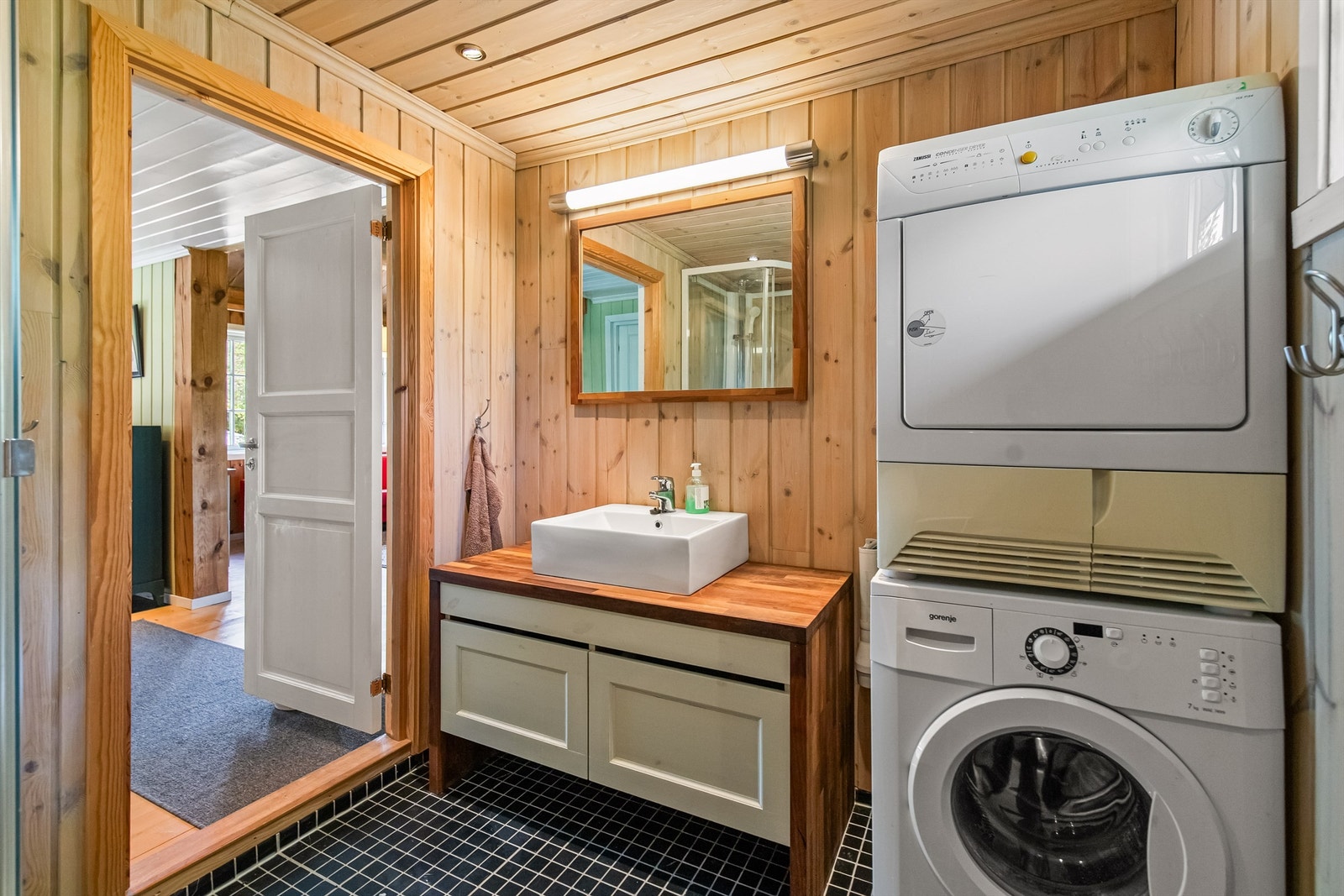 Fint og praktisk bad Galleribilde