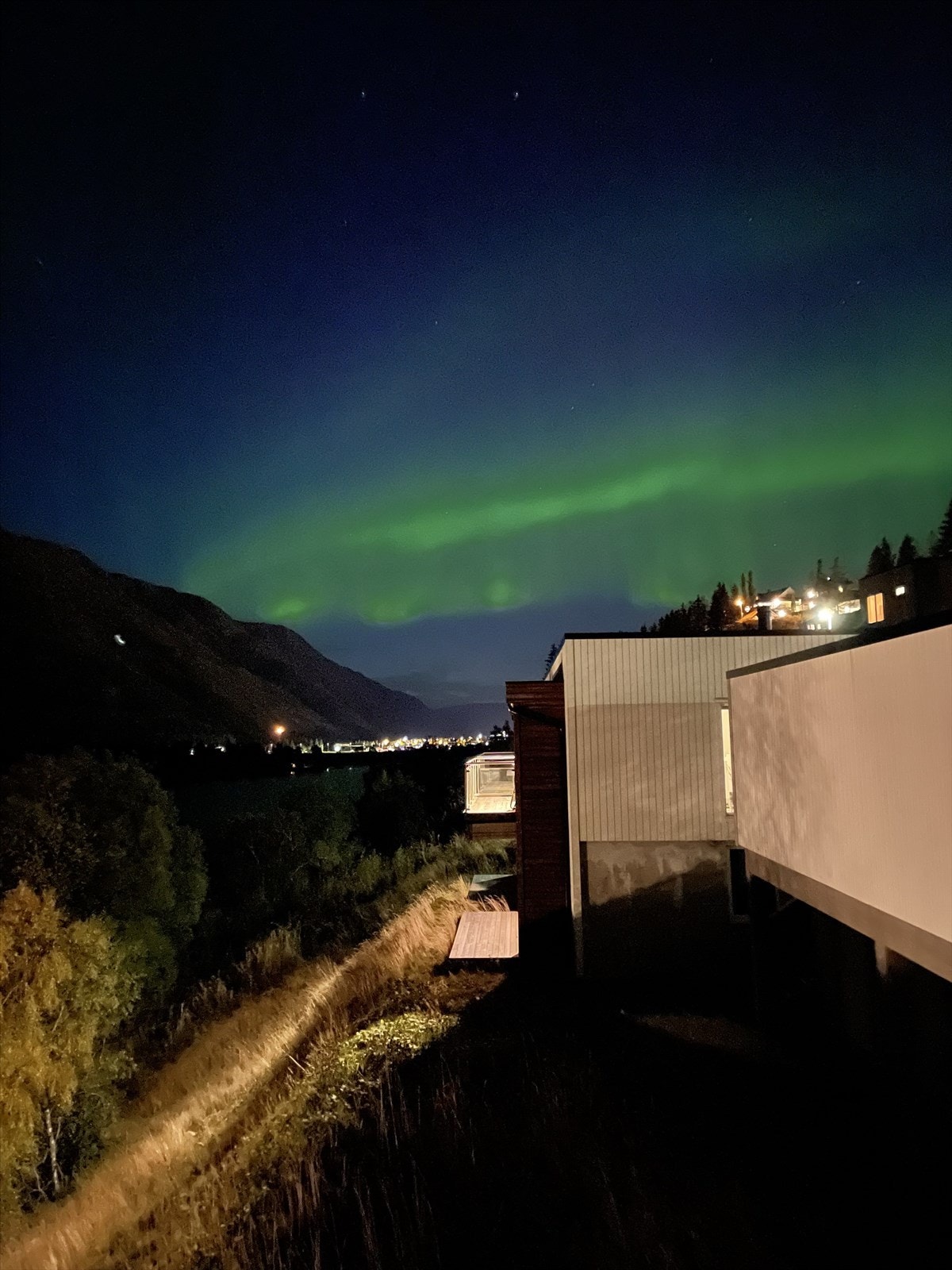 Kveldsstemning (privat bilde). Gå ikke glipp av denne nydelige leiligheten. Prisantydning kr 1 750 000,- + fellesgjeld kr 2 097 000. Her får du en nyere og meget flott leilighet for totalt ca. kr 3 850 000,- Galleribilde