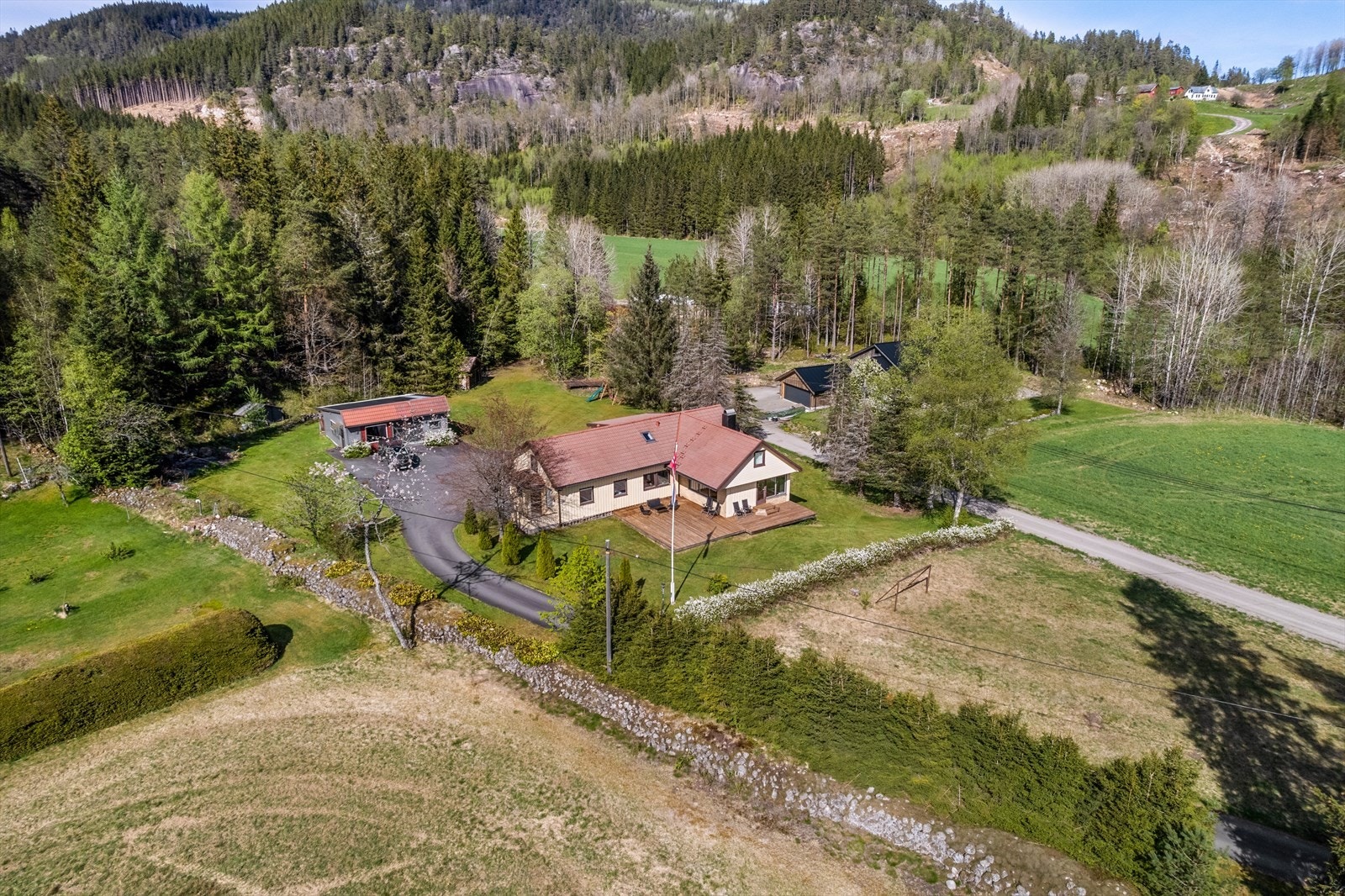 Velkommen til Lygnaveien 1183. Eiendom på 49,6 da. Galleribilde