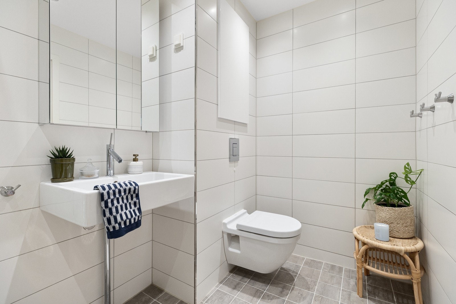 Pent, flislagt bad med varmekabler som ble totaloppusset av tidligere eier i 2011 Galleribilde