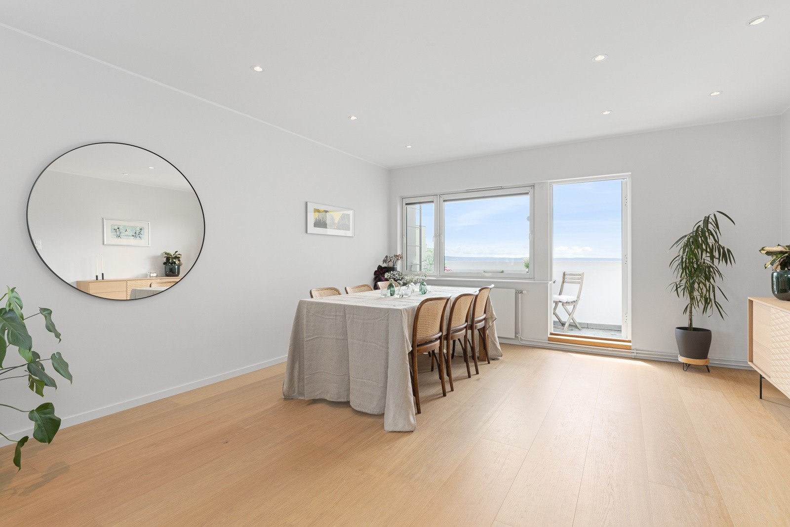 Det er lagt trinnplater i gulv, etterisolerte vegger og lydisolert tak, for å nevne noe Galleribilde