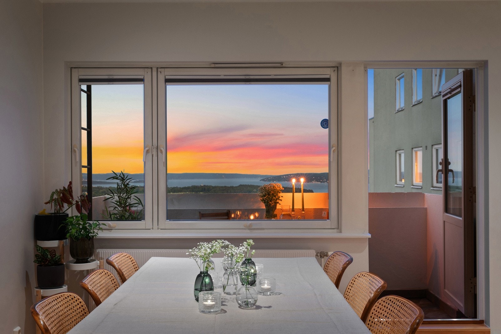 Du har god plass til sofamøblement, multimedia og mer i naturlige soner Galleribilde