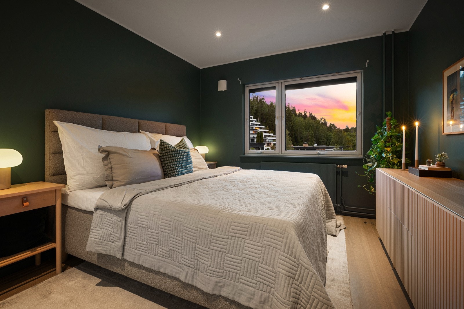 Leiligheten har tre lyse, luftige soverom av god størrelse Galleribilde