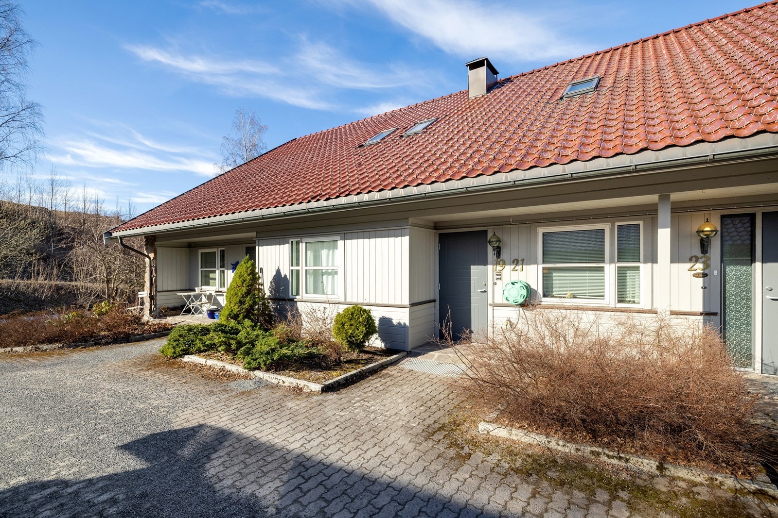 Inngang til leiligheten oppe på baksiden av bygget. Galleribilde