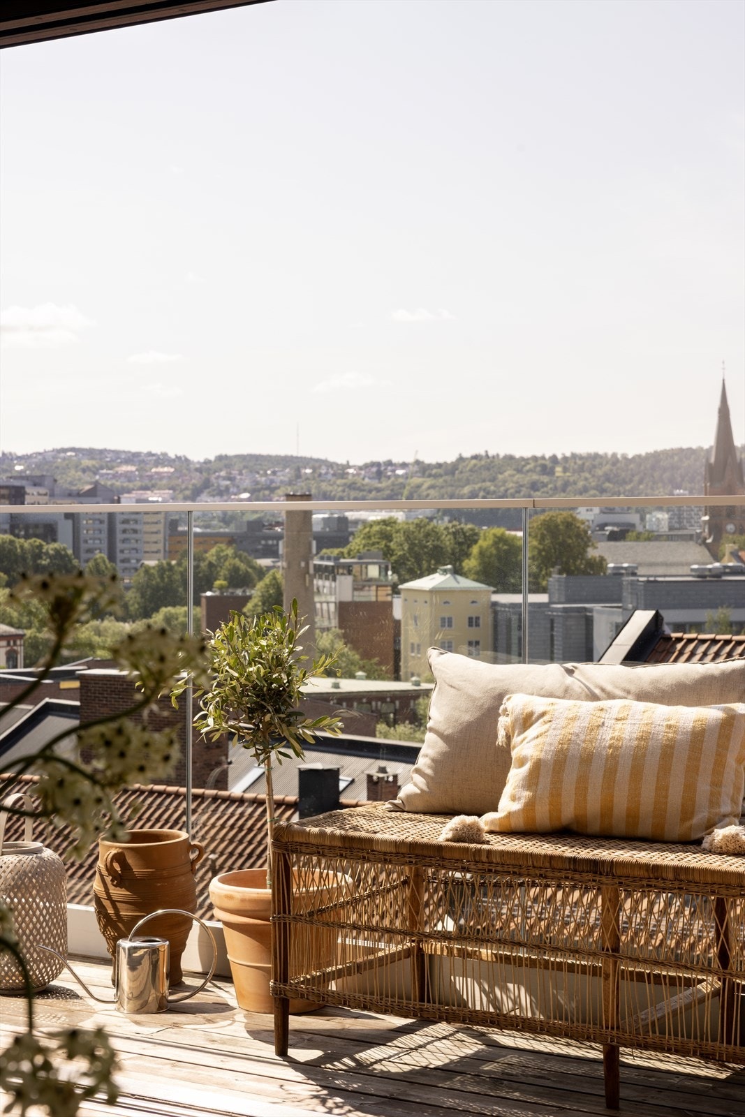 Leiligheten har to solrike balkonger, rett ut fra hovedplan. Galleribilde