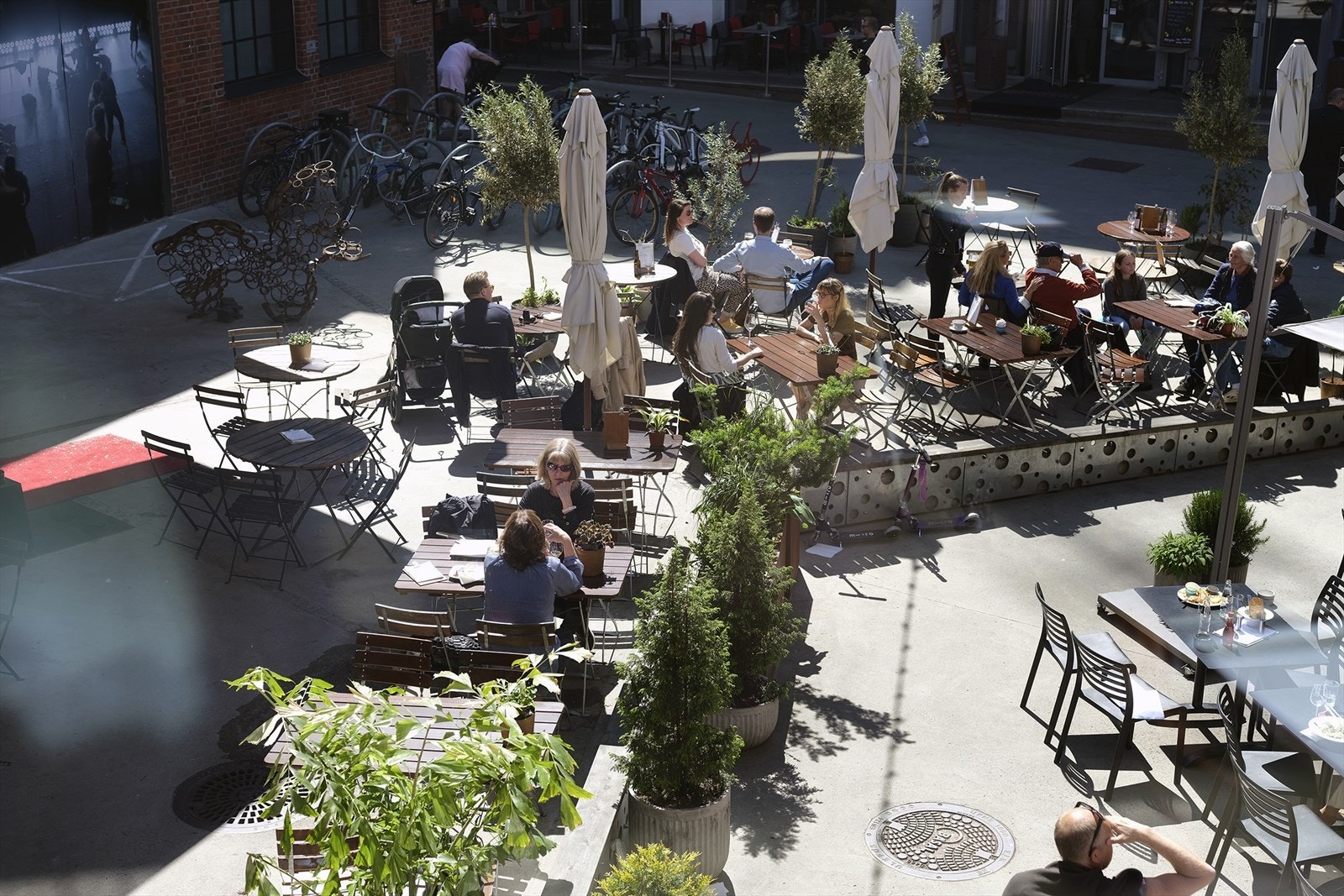 Her tilbys et bredt spekter av lokale og internasjonale delikatesser. Galleribilde