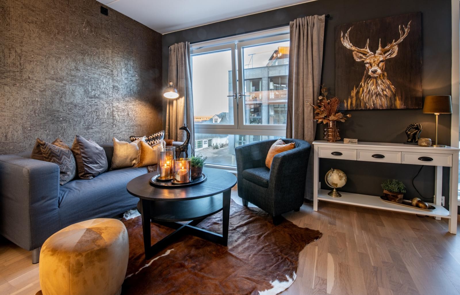 Illustrasjonsbilde fra tilsvarende leilighet. Leiligheten til salgs har hvite vegger Galleribilde