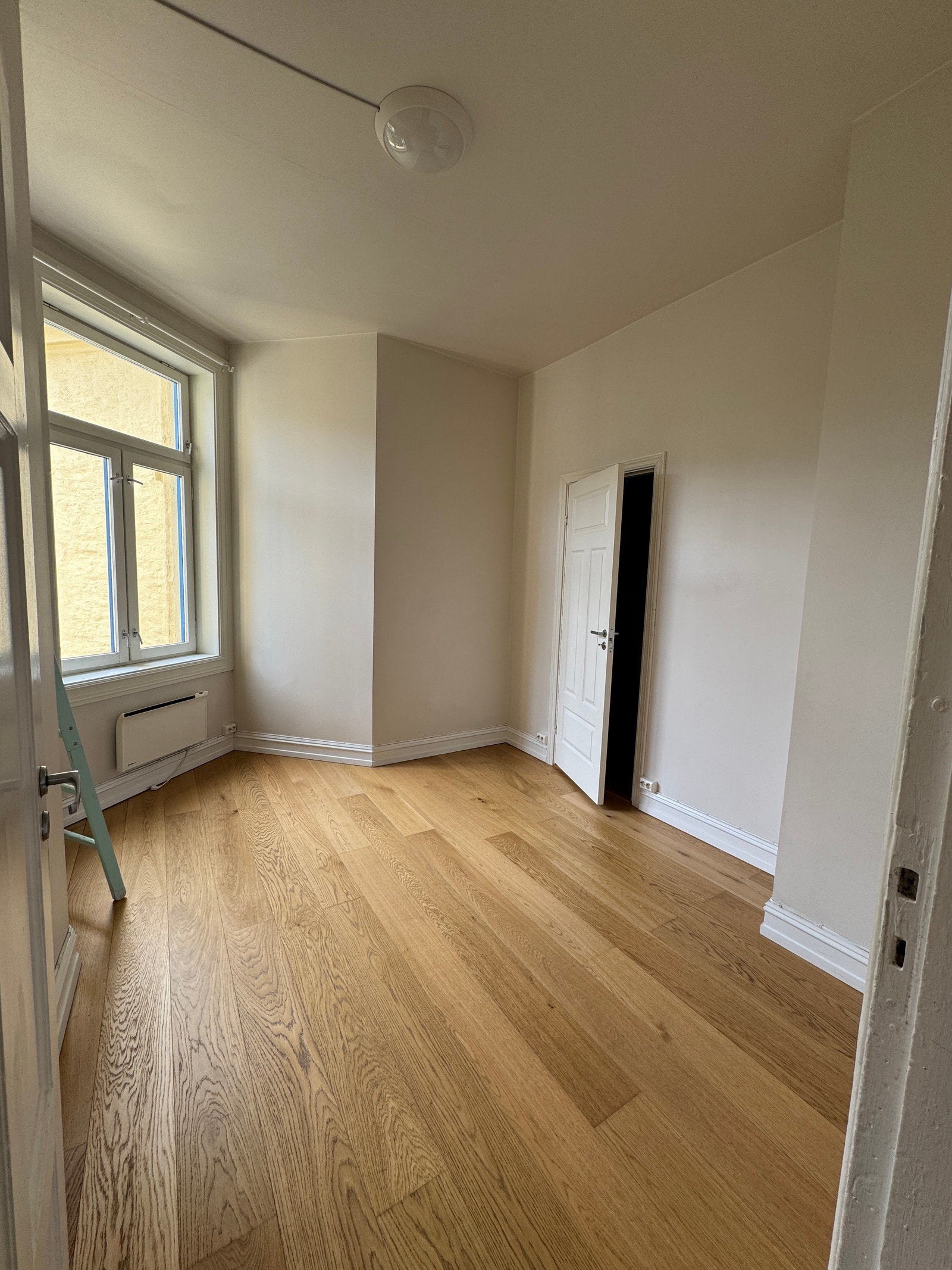 Rom nr 2 umøblert Galleribilde