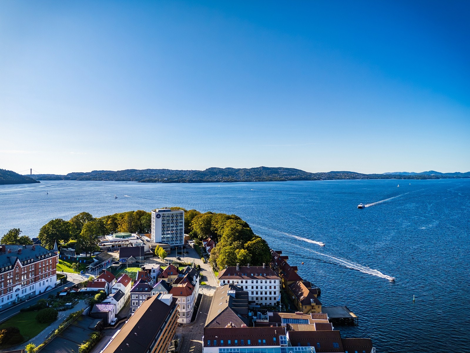 - Umiddelbar nærhet til turterreng i Nordnes parken -
