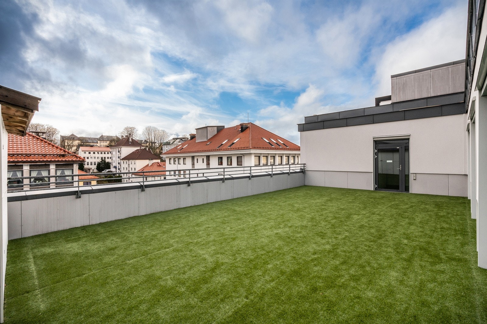 - Takterrasse nummer to som fritt kan brukes av seksjonene i sameiet -