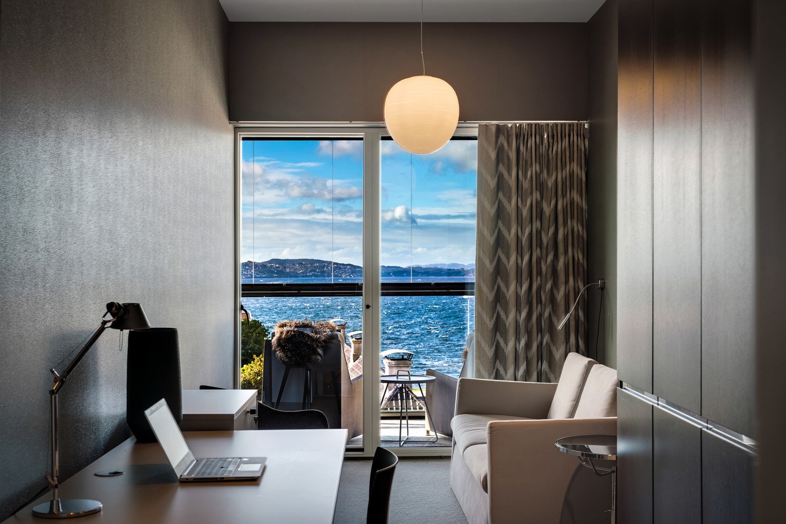 - Soverom nummer tre med utgang til innglasset balkong -