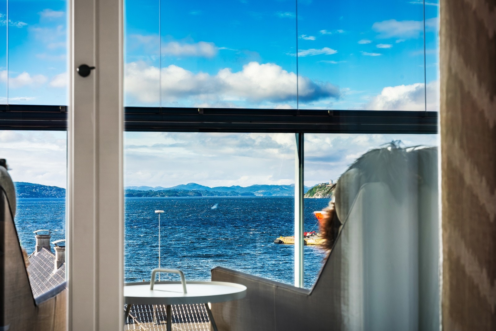 - Her bor man i maritime omgivelser med fantastisk utsikt over innseilingen -