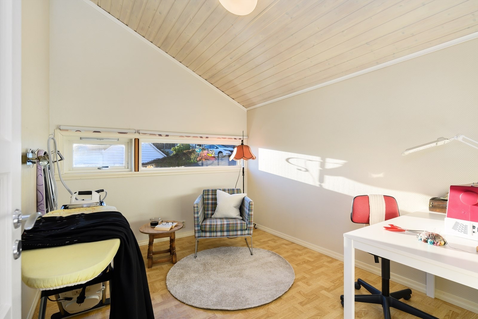 Soverommet er plassert helt sør vest i etasjen. et godt rom på rett i underkant av 10 kvm. Galleribilde