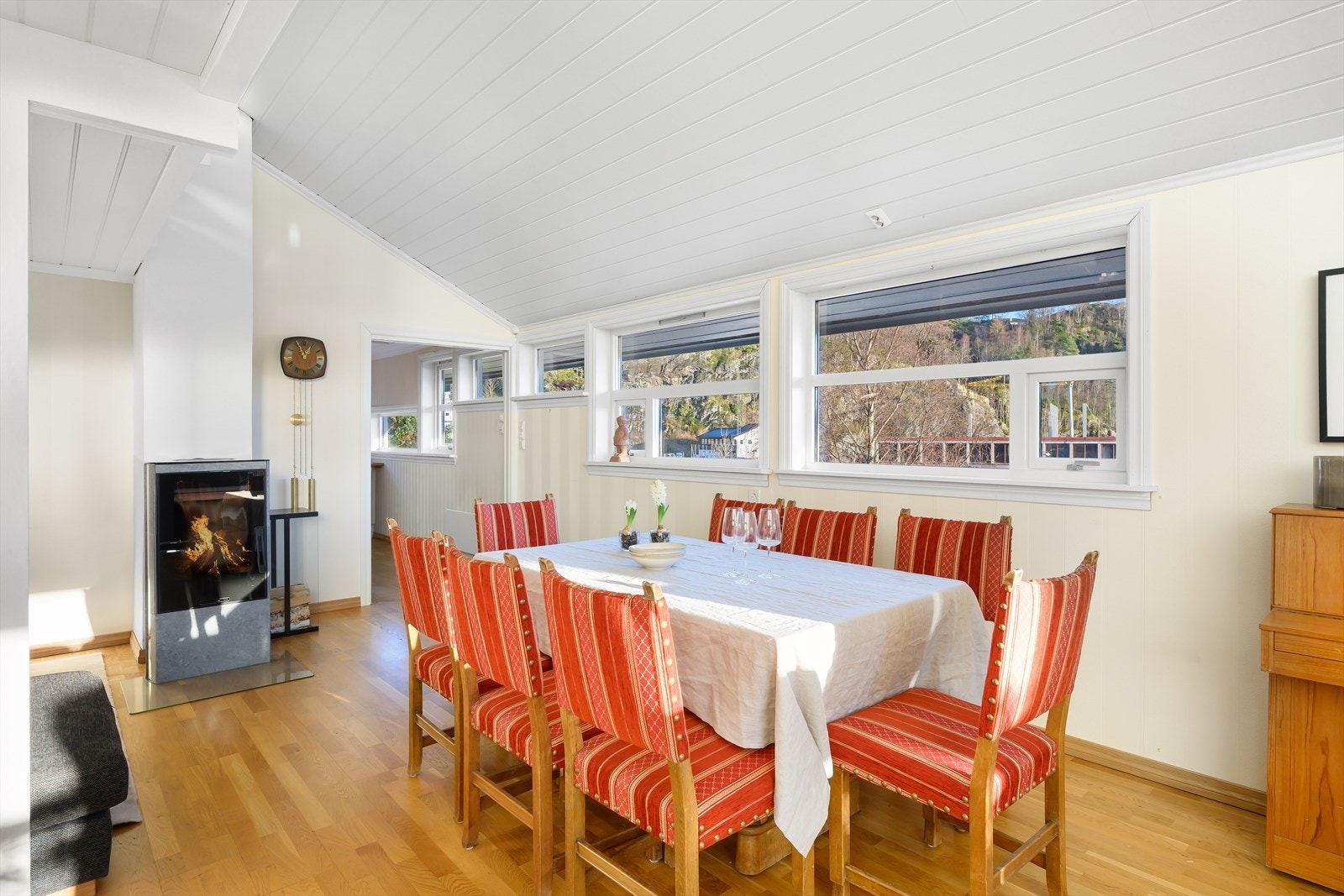 En peisovn som ekstra oppvarmingskilde om ikke varmepumpen klarer jobben. Galleribilde