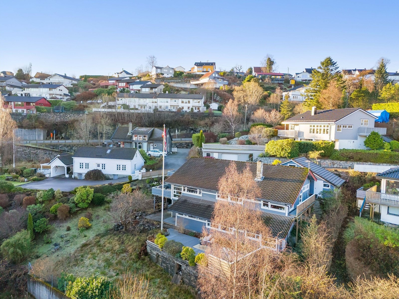 Hagen er stor og skråner mot øst. Galleribilde