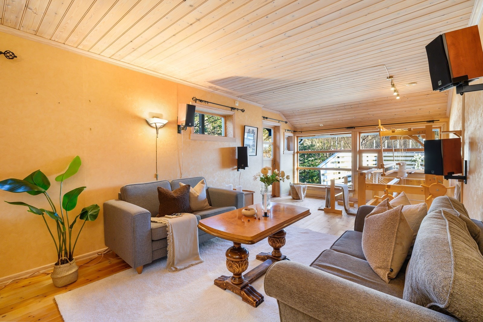 Kjellerstuen kom til bygget på slutten av 1990-tallet. Den er innsøkt som soverom og kan nyttes som dette om ønskelig. Galleribilde