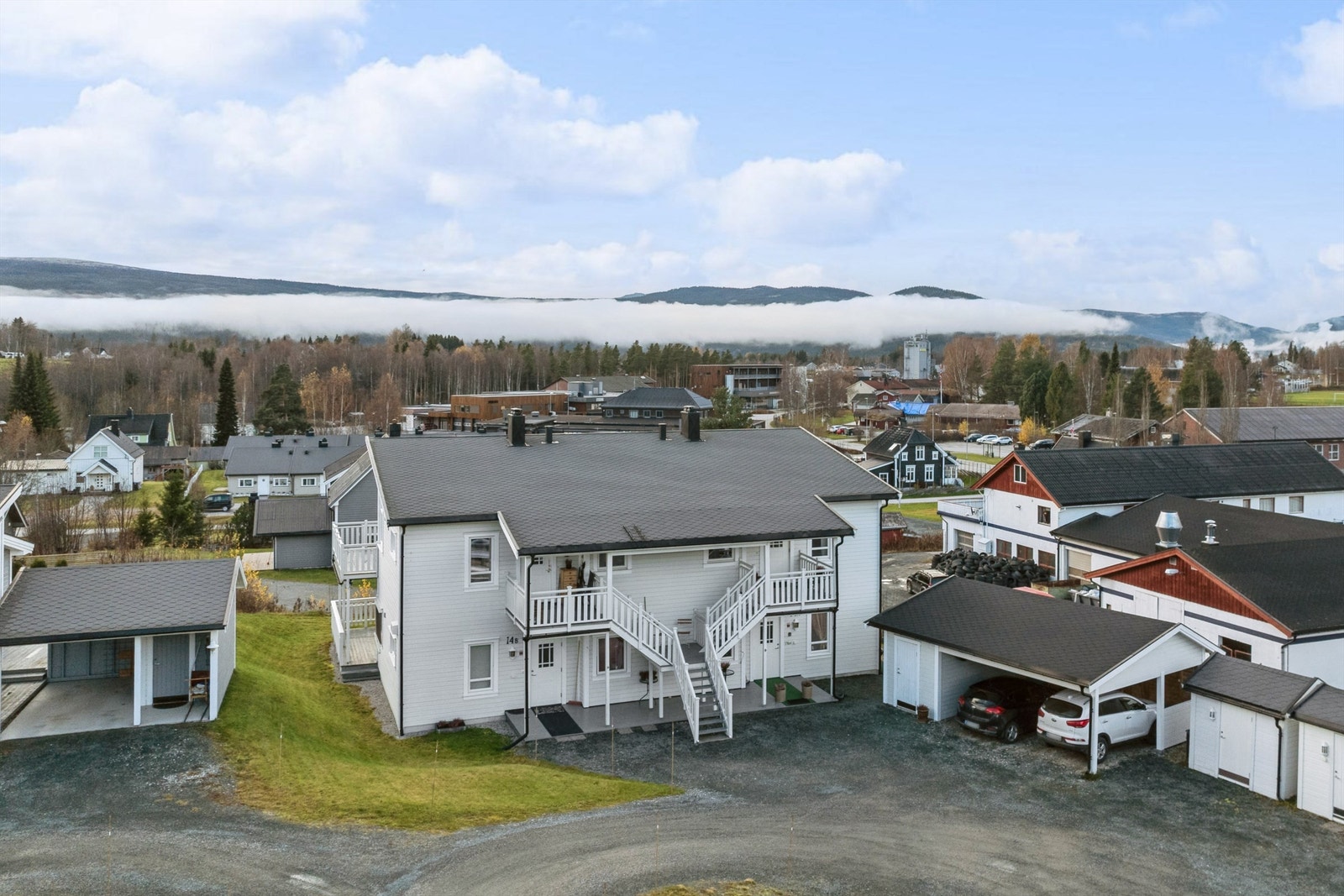 Velkommen til Gimleveien 14C! Leiligheten har en sentral beliggenhet i Koppang sentrum. Galleribilde