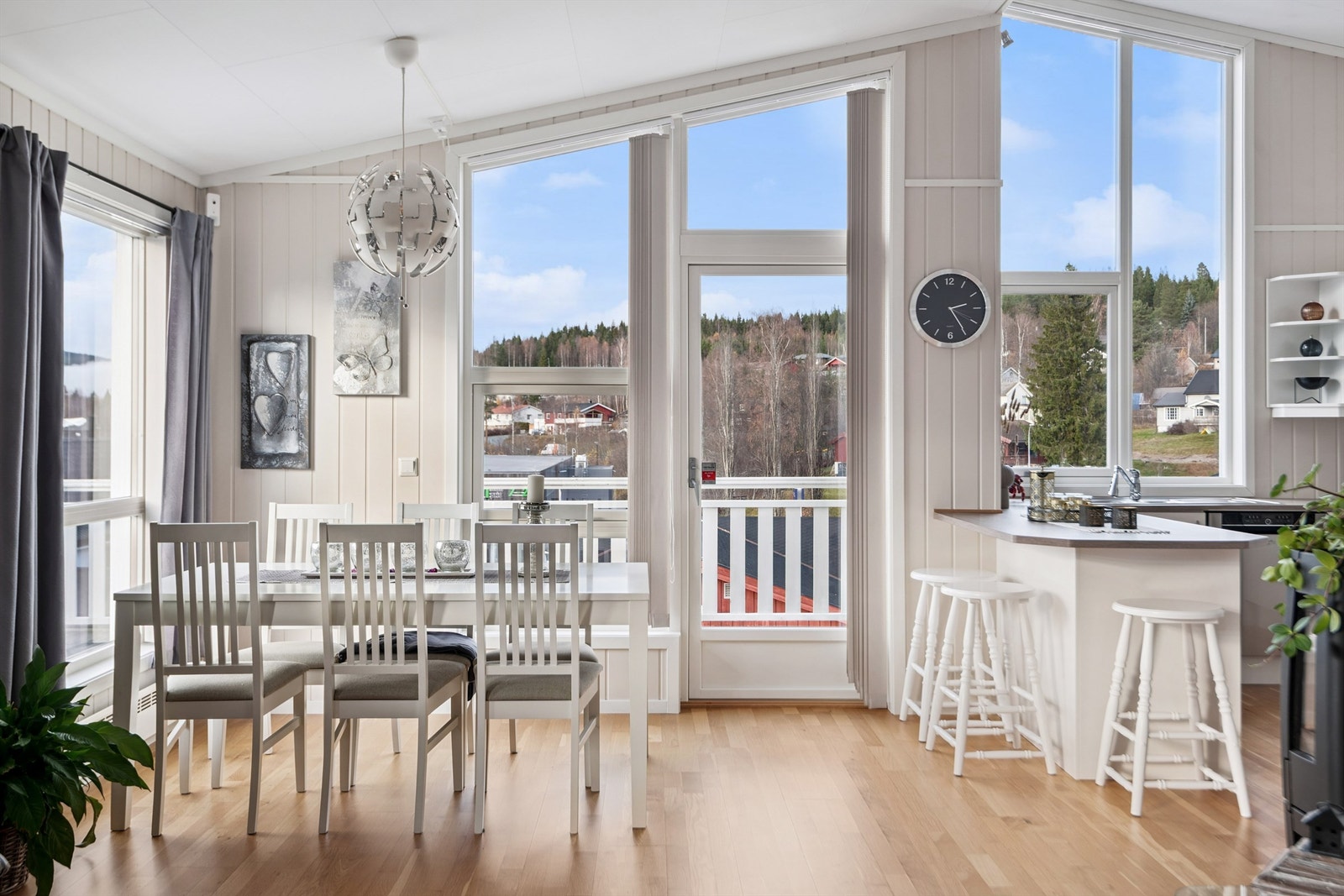 En lys og pen leilighet fra 2014. Galleribilde