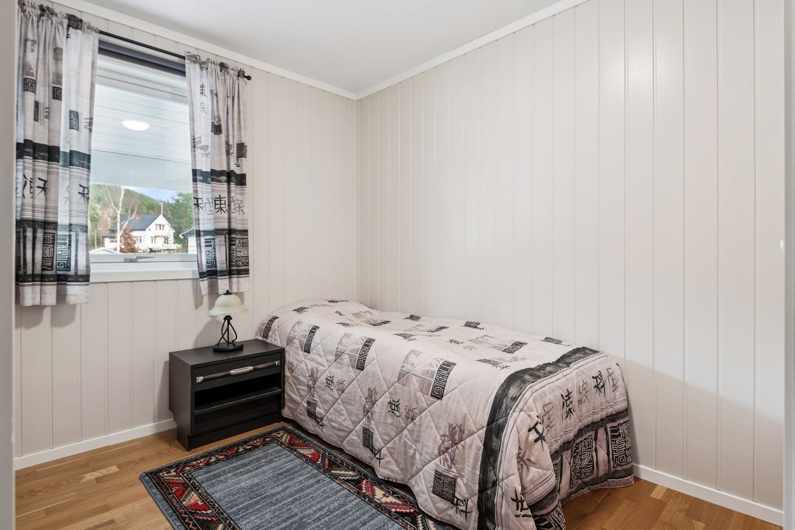 Det andre soverommet egner seg godt som barnerom, gjesterom eller kontor. Galleribilde