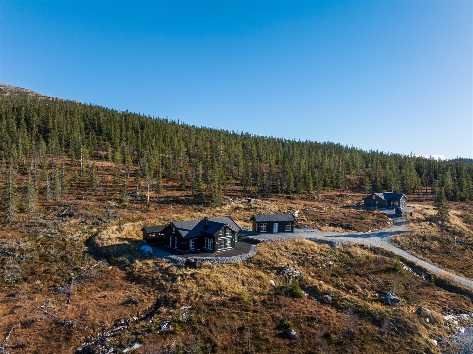 Hytta har gode solforhold med lang solgang. Galleribilde