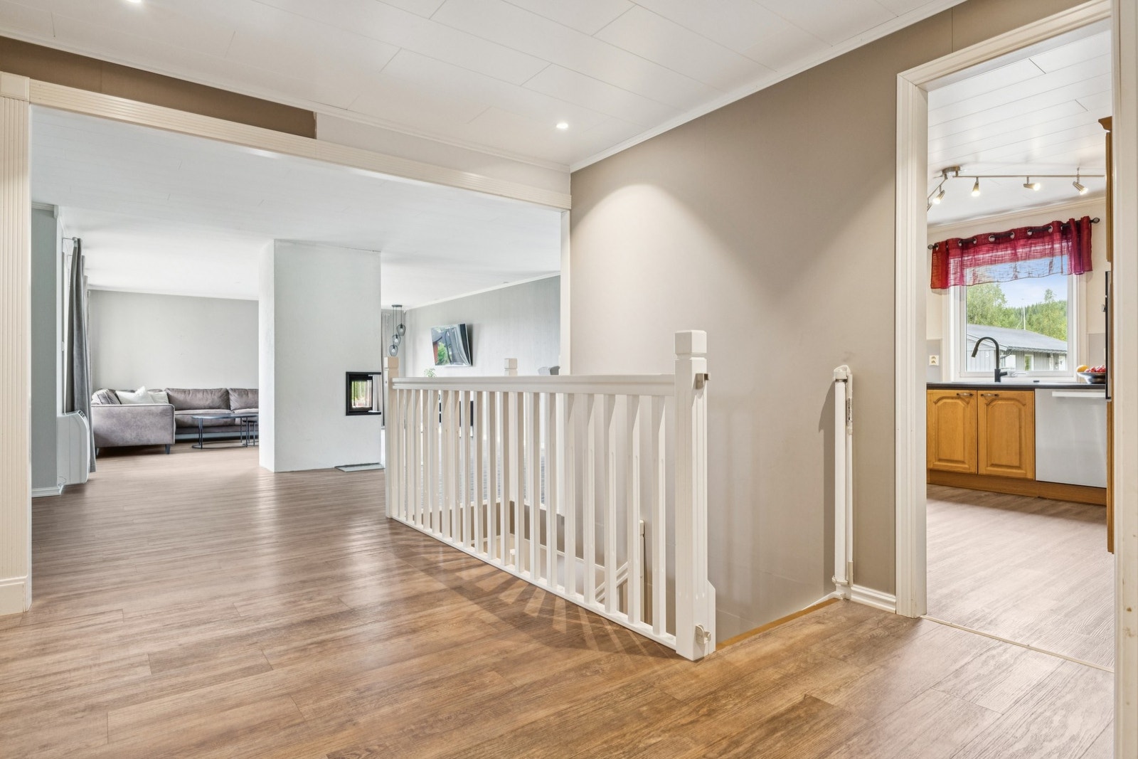 Trapp ned til kjeller fra 1. etasje. Galleribilde