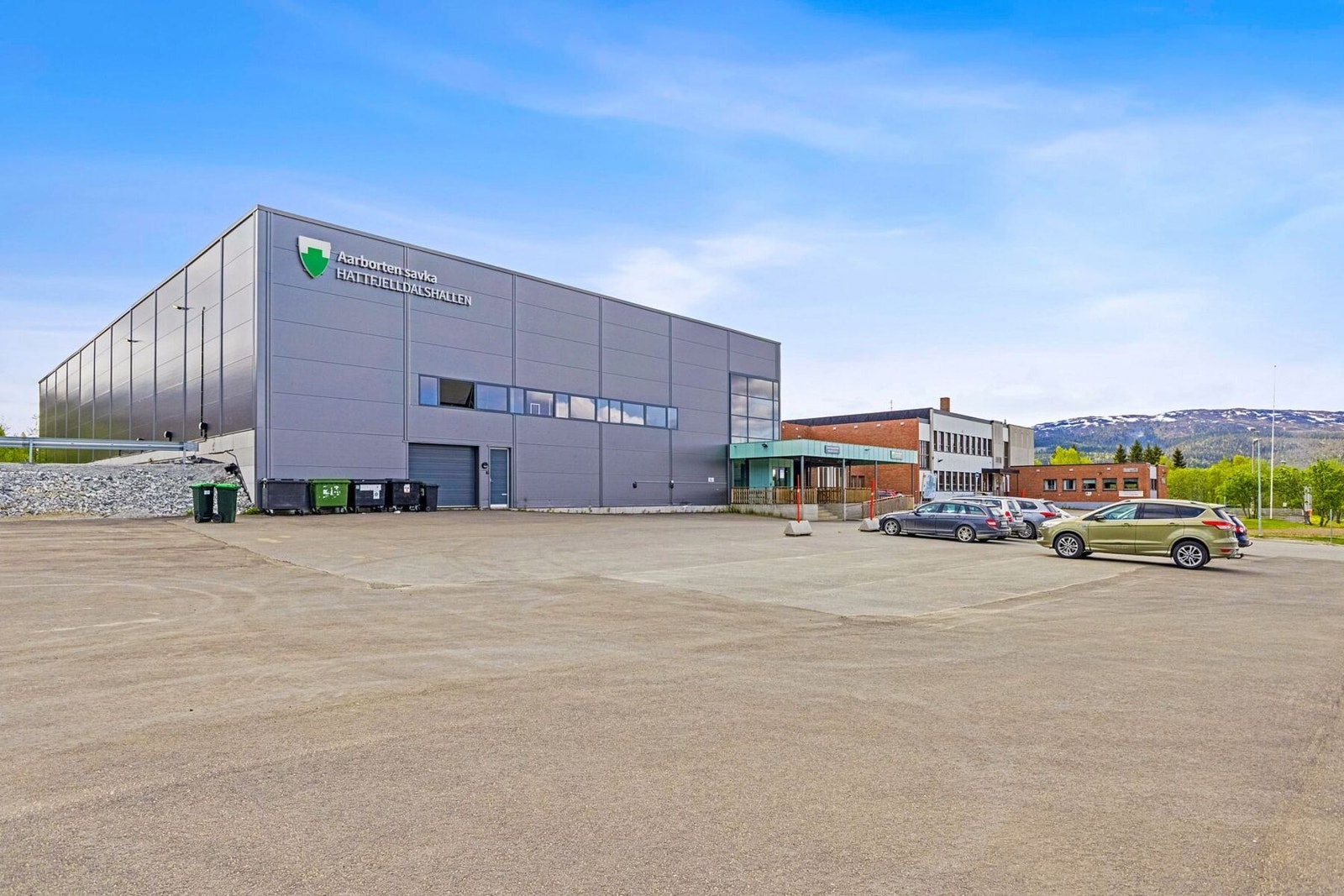 Hattfjelldal skole ligger i Hattfjelldal sentrum, kun 6 minutter unna Granliveien 12. Galleribilde