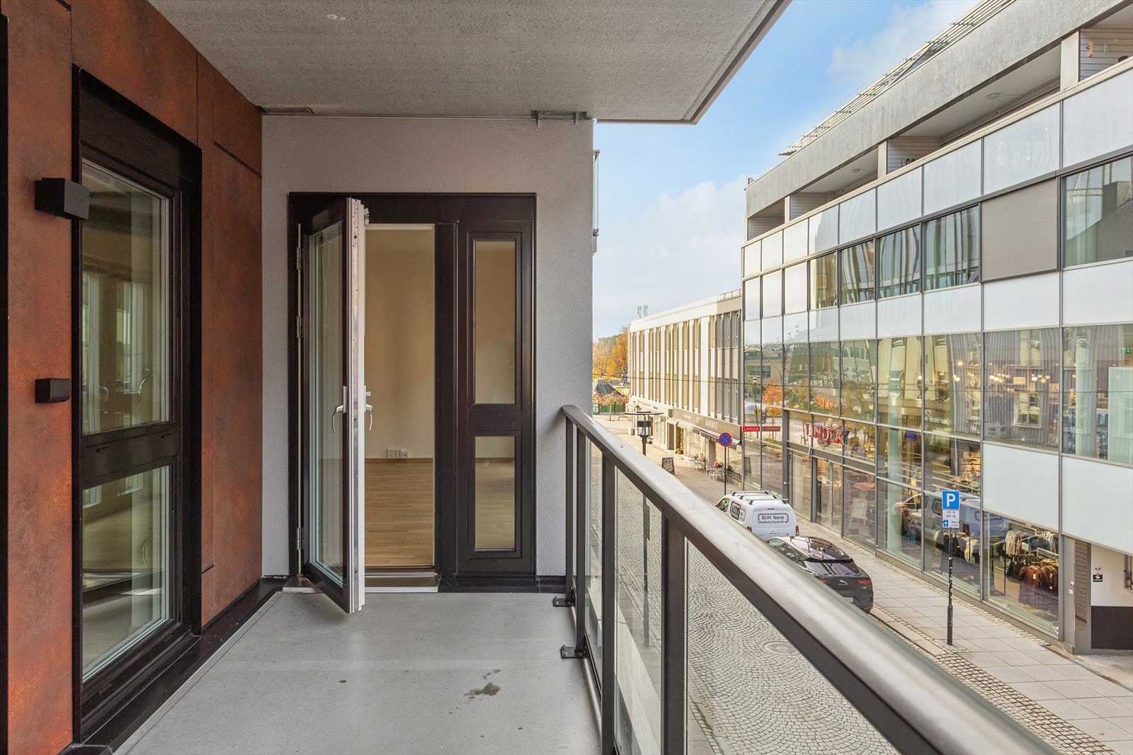 Leilighet med sentral beliggenhet i brosteinsbelagte Storgata - midt i hjertet av Sandefjord. Galleribilde