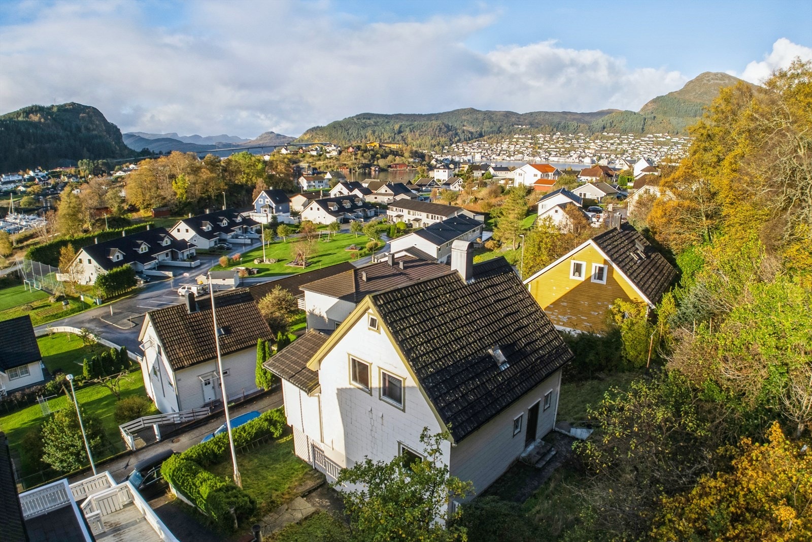 Boligen ligger øverst i byggefelt med gode solforhold Galleribilde