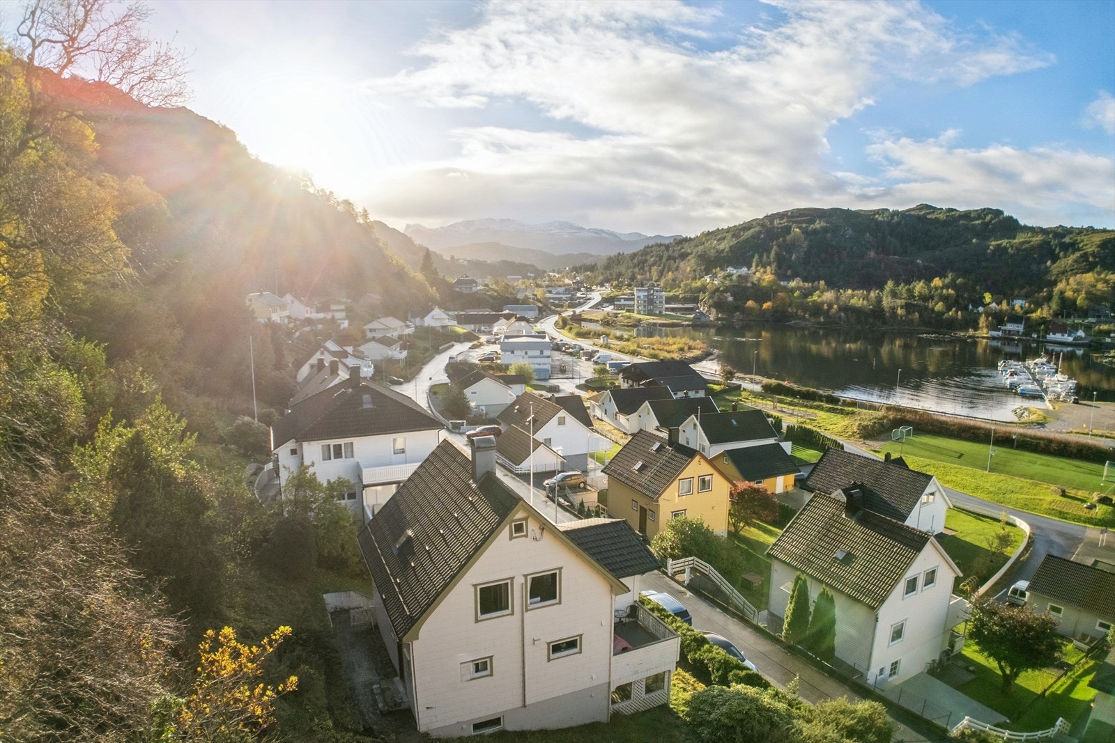 Enebolig med attraktiv beliggenhet og gangavstand til skole og barnehage Galleribilde