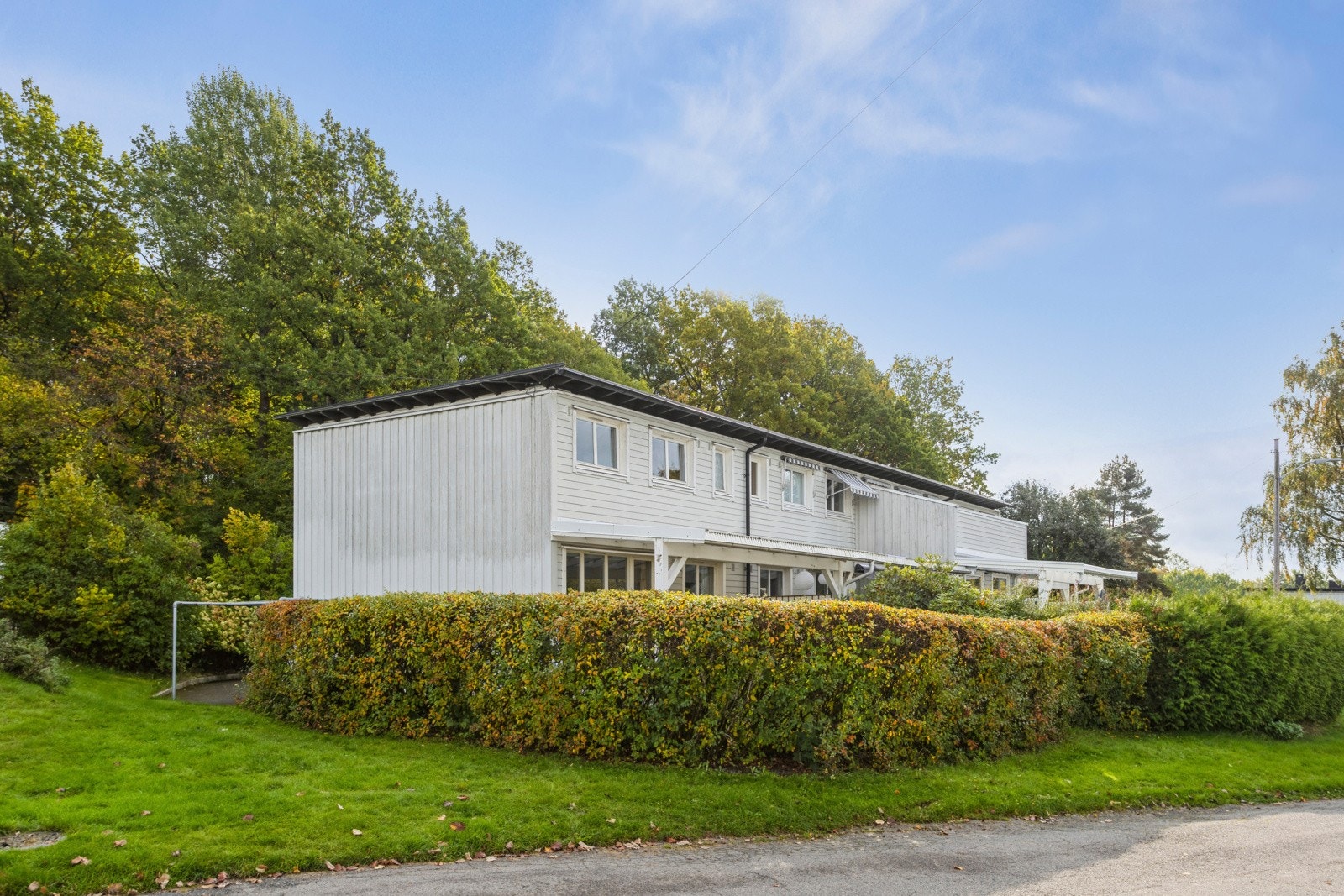 Tilbakketrukket og god beliggenhet rett ved skogen. Galleribilde