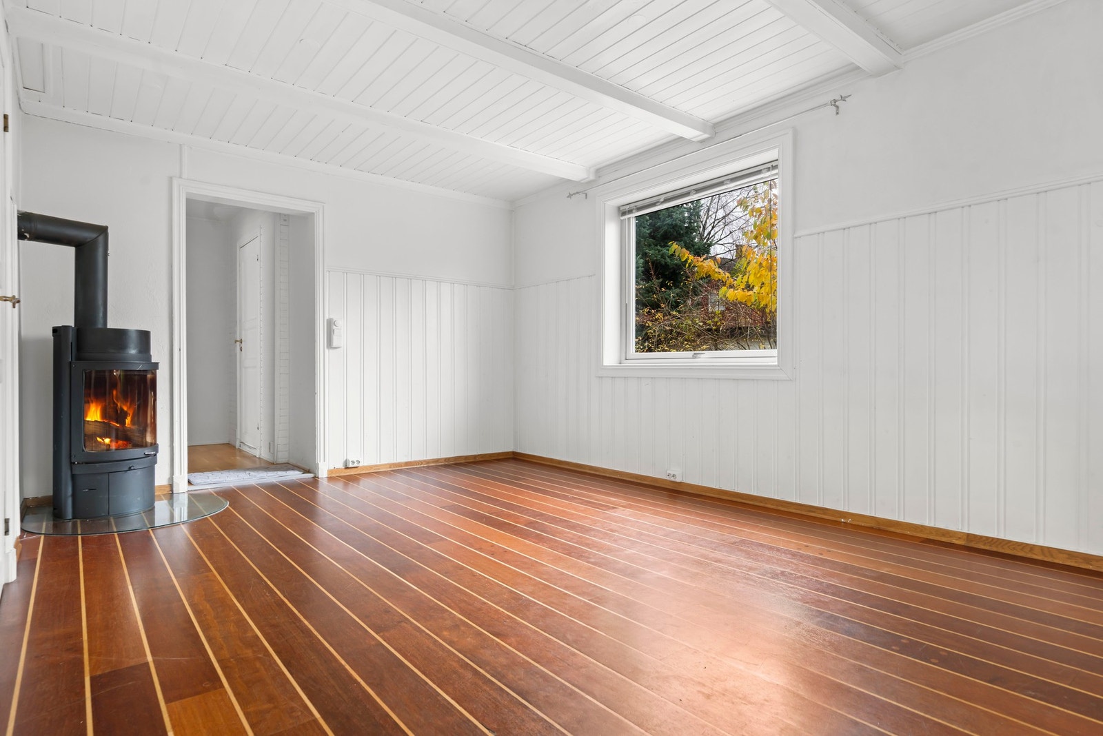 Stuen har stort potensial, her kan du modernisere og skape verdi! Galleribilde