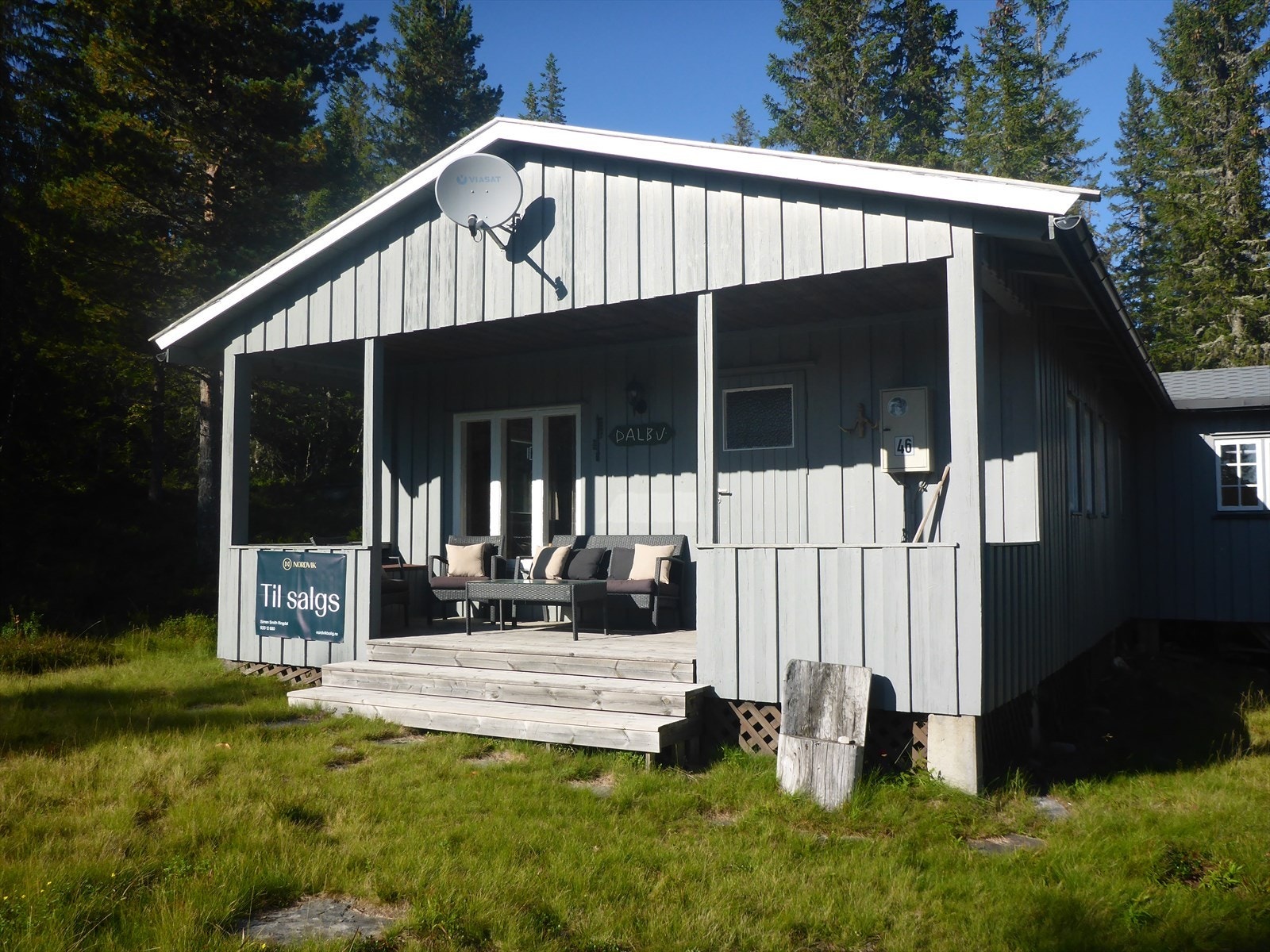 Overbygget terrasse og inngangsparti vil gi deg tusenvis av kosetimer med pølser på bålet og en kakao i hånda Galleribilde