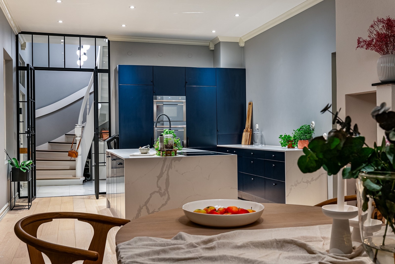 Ny Epoq kjøkkeninnredning med fargetilpassede fronter ble installert i 2019. Galleribilde