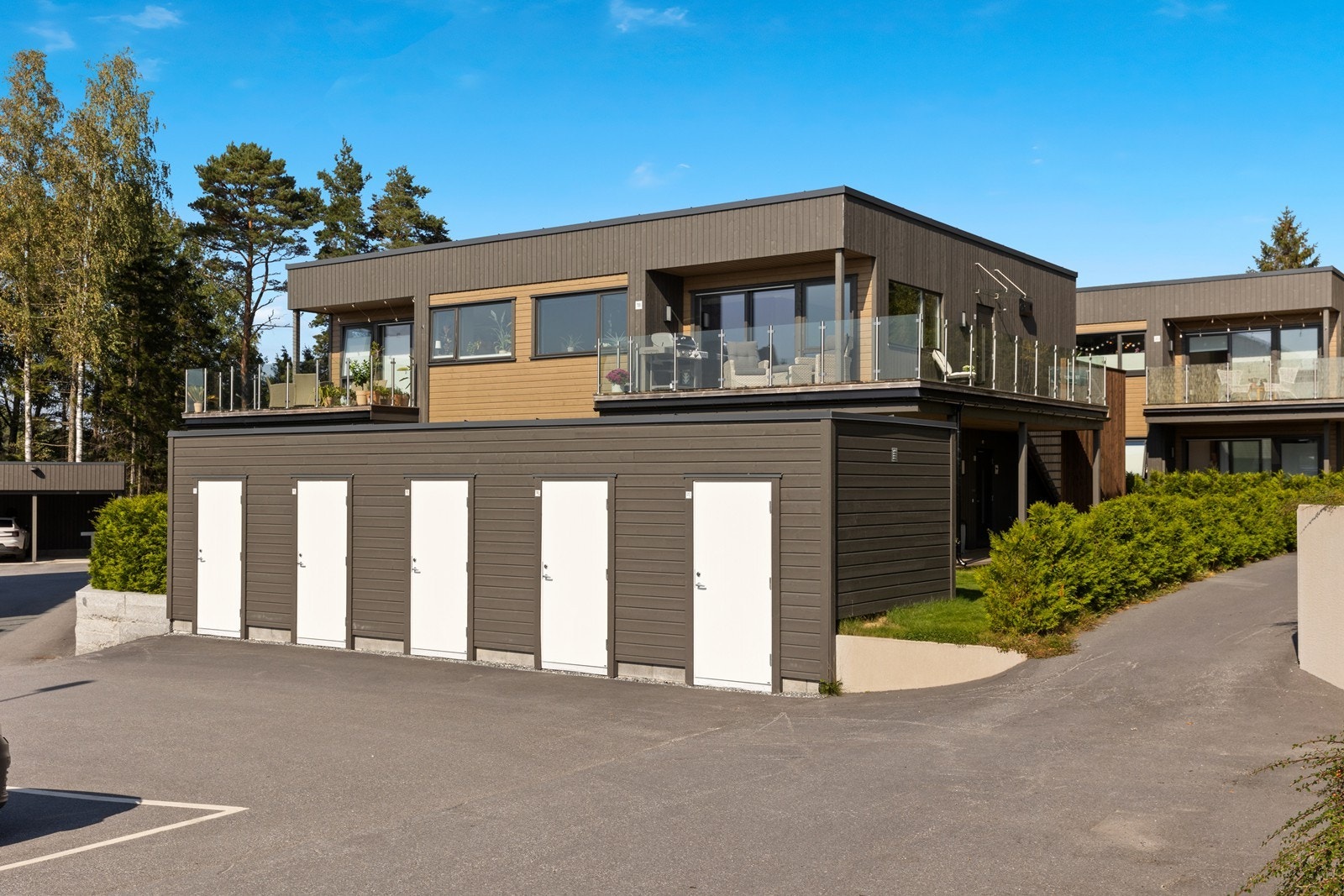 Utvendig sportsbod. Galleribilde