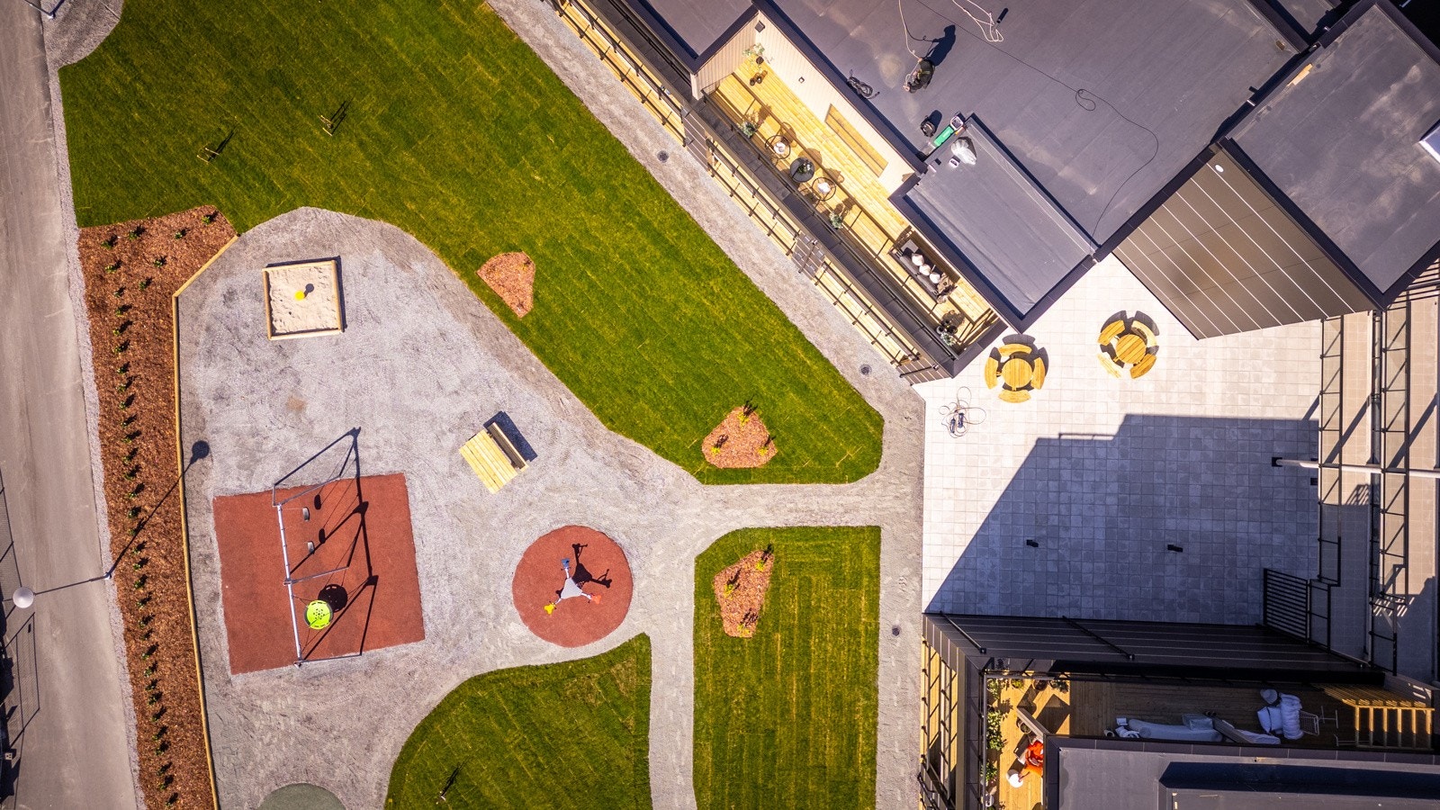 Robotgressklipper står for plenklippingen Galleribilde
