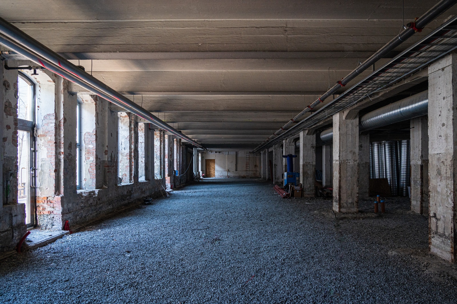 Rålokalet fra sør. Lokalet kan deles opp på ulike måter. Galleribilde