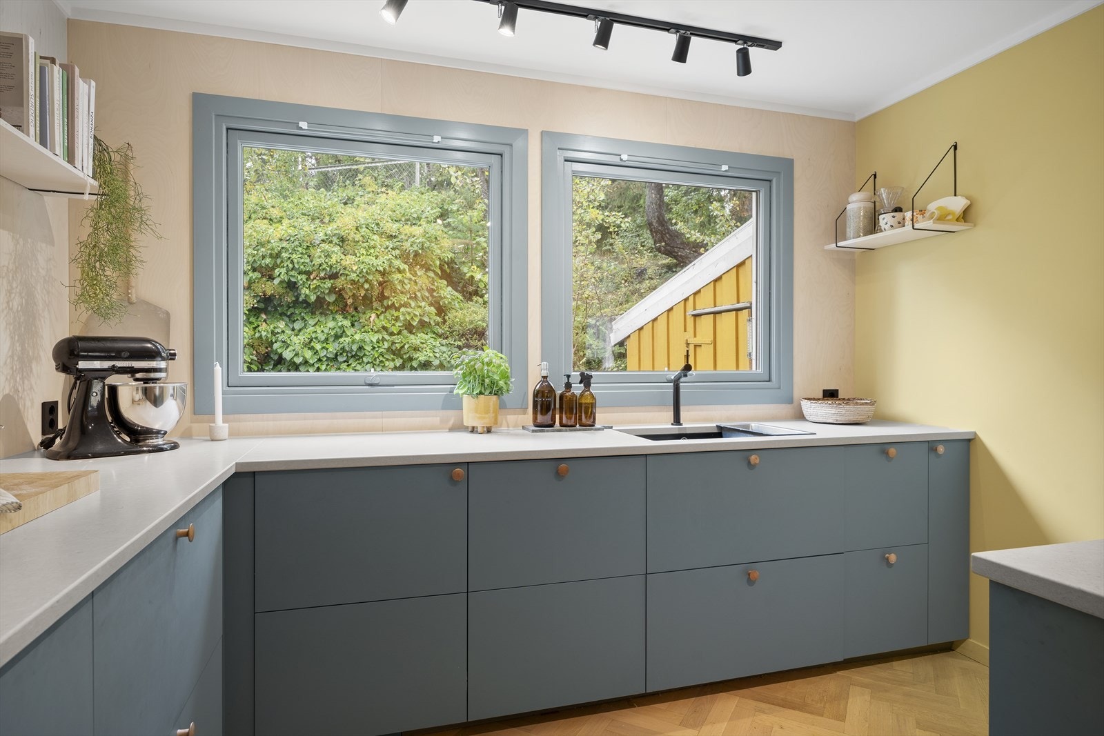 Det er installert komfyrvakt og automatisk lekkasjesikring. Galleribilde