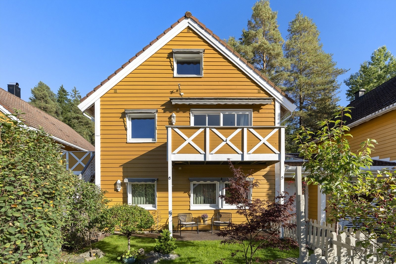 Eiendommen ligger i et sentralt og sosialt boligområde i Oppegård, midt mellom Ski og Kolbotn. Galleribilde