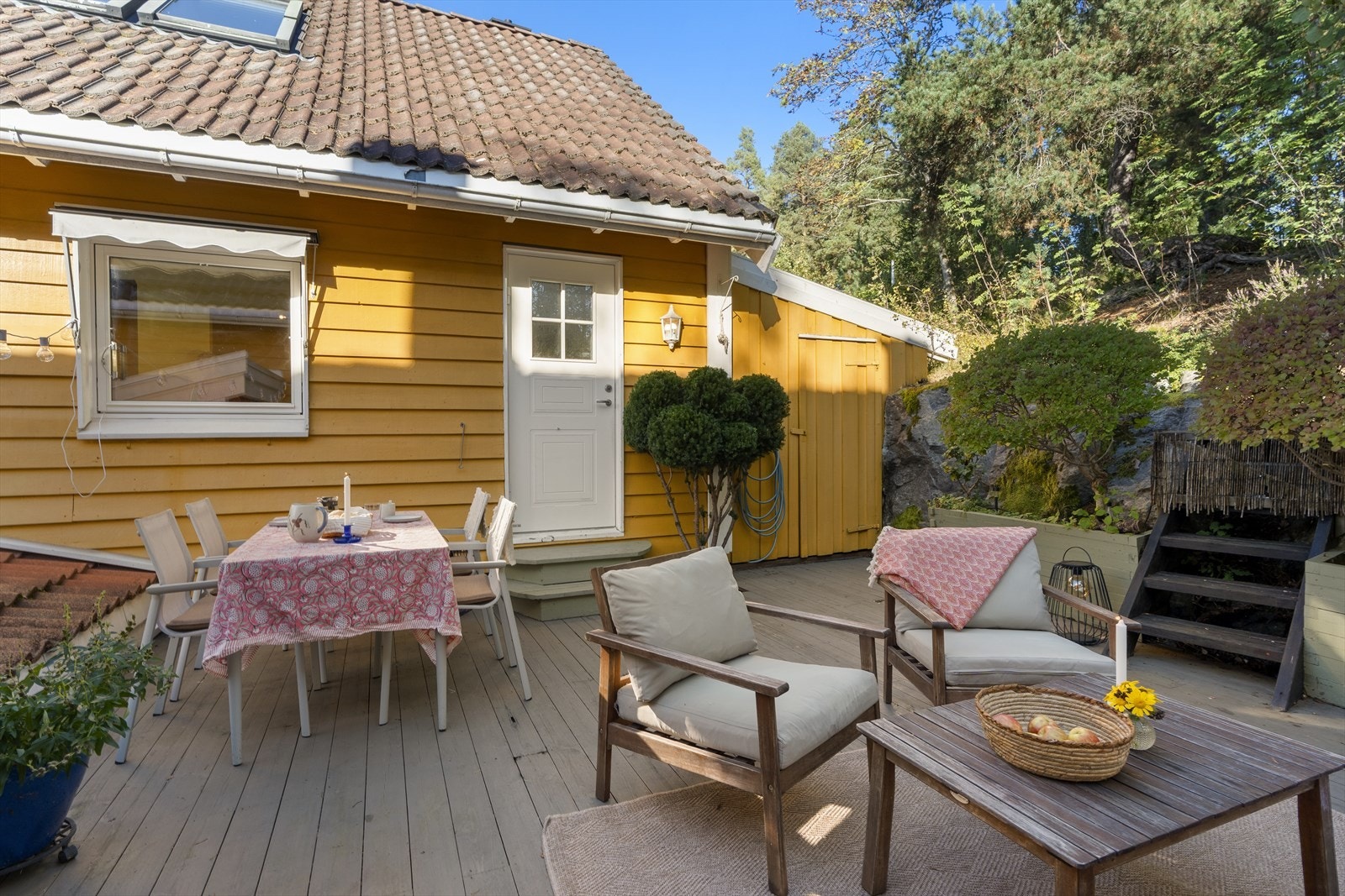 Et perfekt sted for å samle familie og venner til utemiddager på varme sommerkvelder. Galleribilde