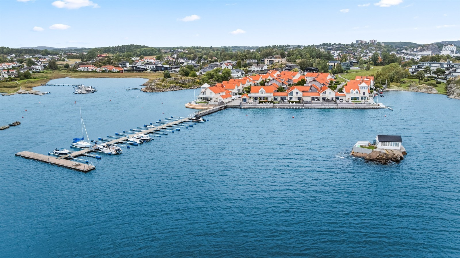 Her kombineres rolige, maritime omgivelser med nærhet til byen! Galleribilde