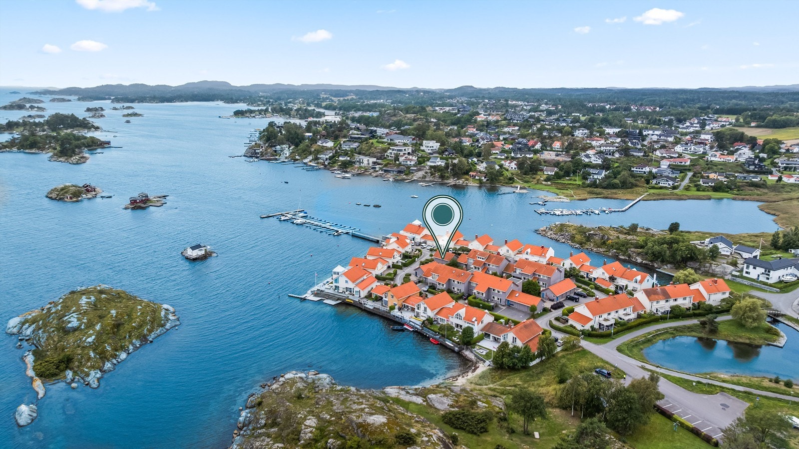 Thorsholmen er et av Sandefjords mest ettertraktede og eksklusive boligområder, kjent for sin unike beliggenhet helt ved Sandefjordsfjorden. Galleribilde