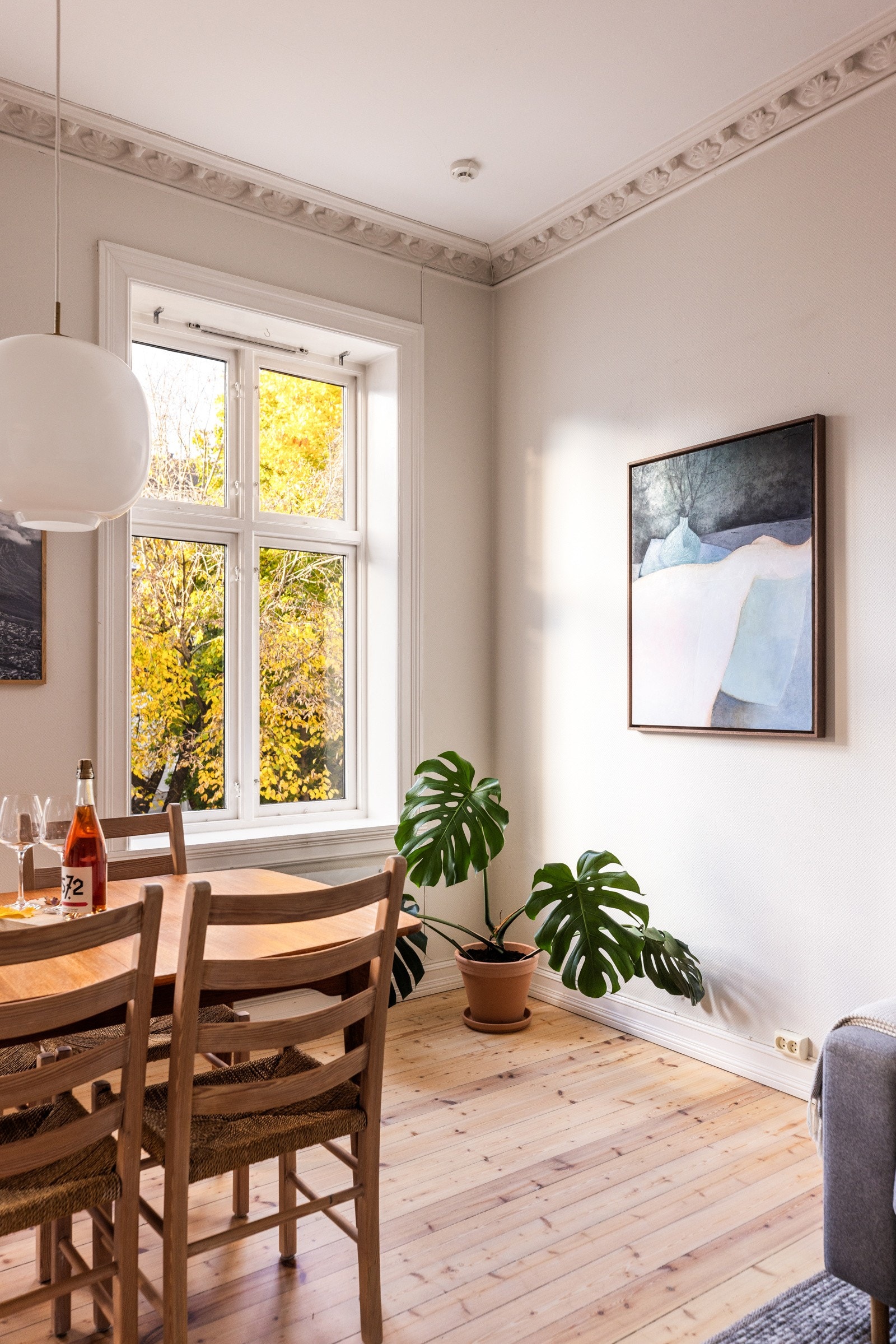 Takhøyde i entré, stue og begge soverom er ca. 3 meter. Galleribilde
