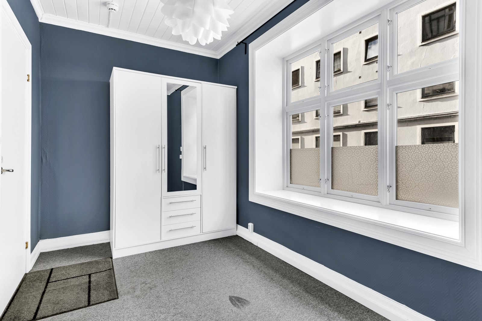 Soverom med garderobeskap Galleribilde