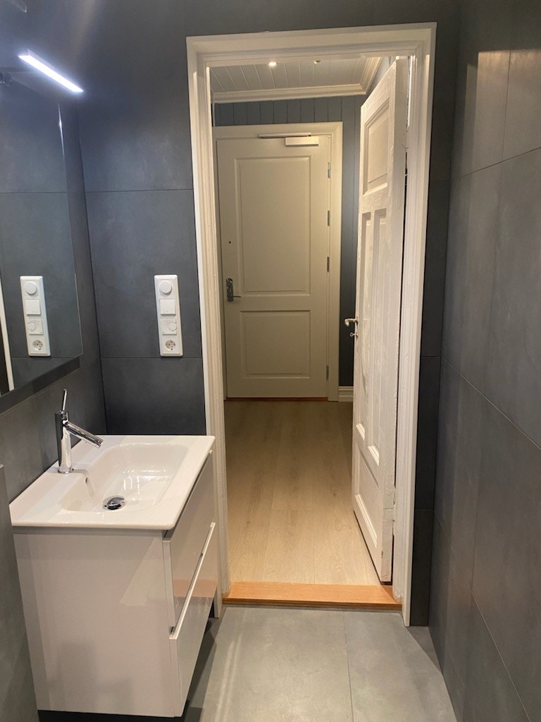 Lekkert nytt bad med betongfliser Galleribilde