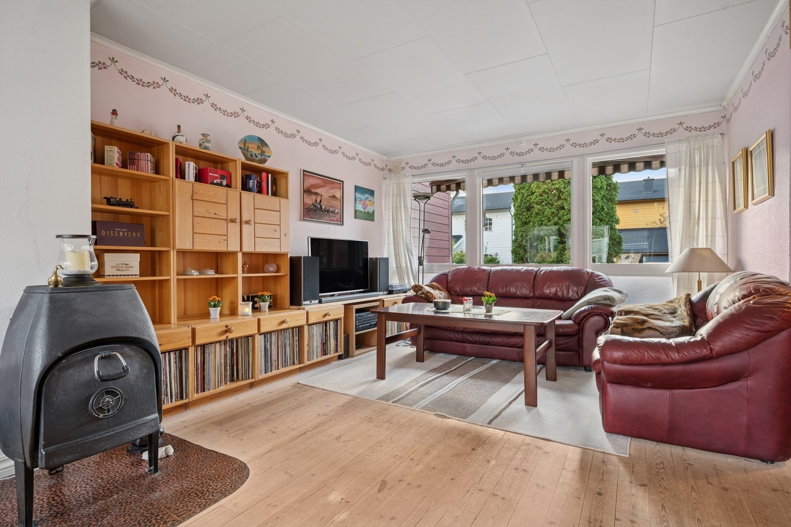 I 1. etasje ligger stue/spisestue. Galleribilde