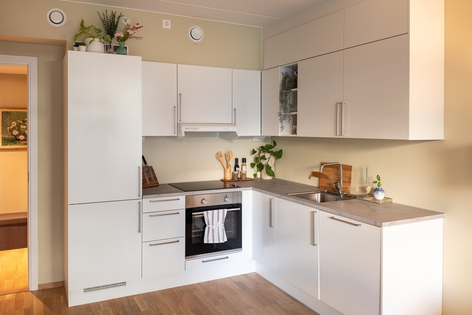 Delikat kjøkken i tidløs utførelse som i likhet med resten av leiligheten vurdert til TG0 av takstmann. Galleribilde