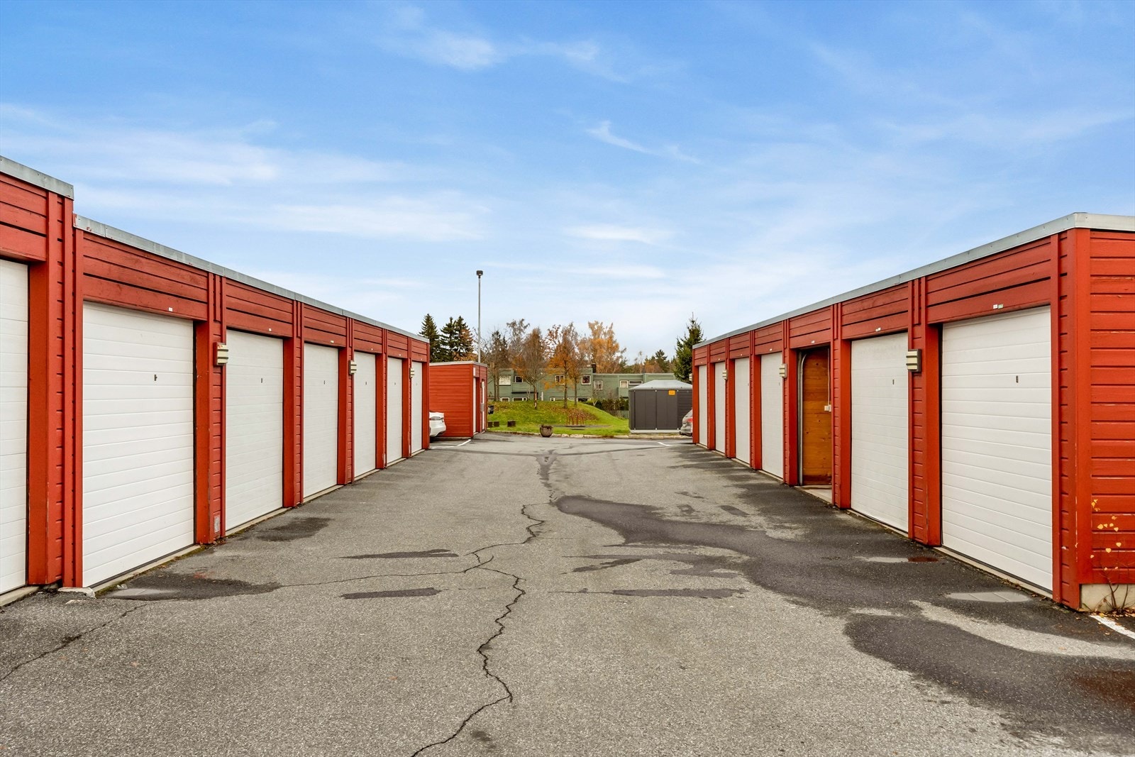 Boligen disponerer en garasjeplass. Galleribilde