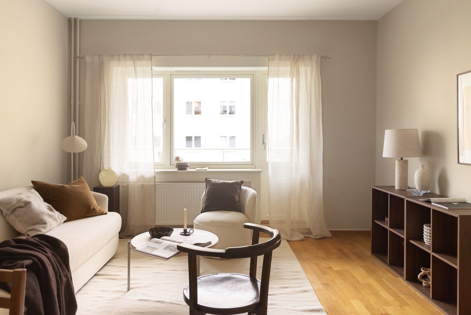 Fra stuen har du direkte utgang til den vestvendte balkongen. Galleribilde