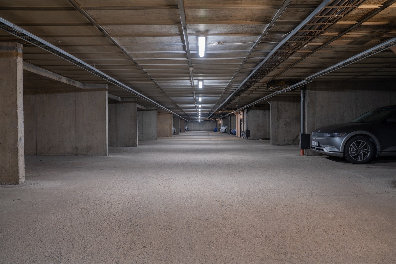 Garasjeplass i sameiets garasjeanlegg medfølger. Galleribilde