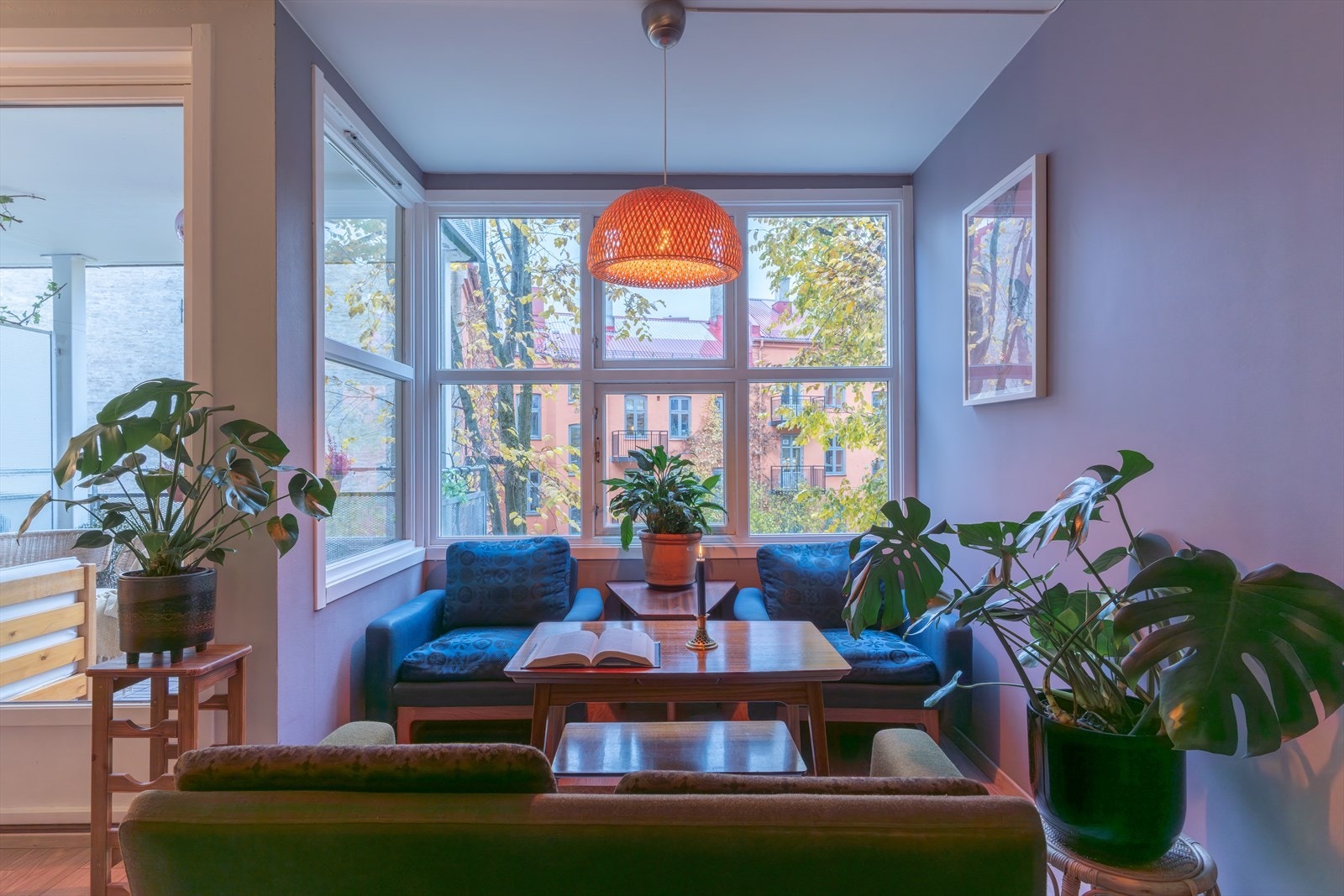 Stor stue med god plass til sofagruppe. Galleribilde